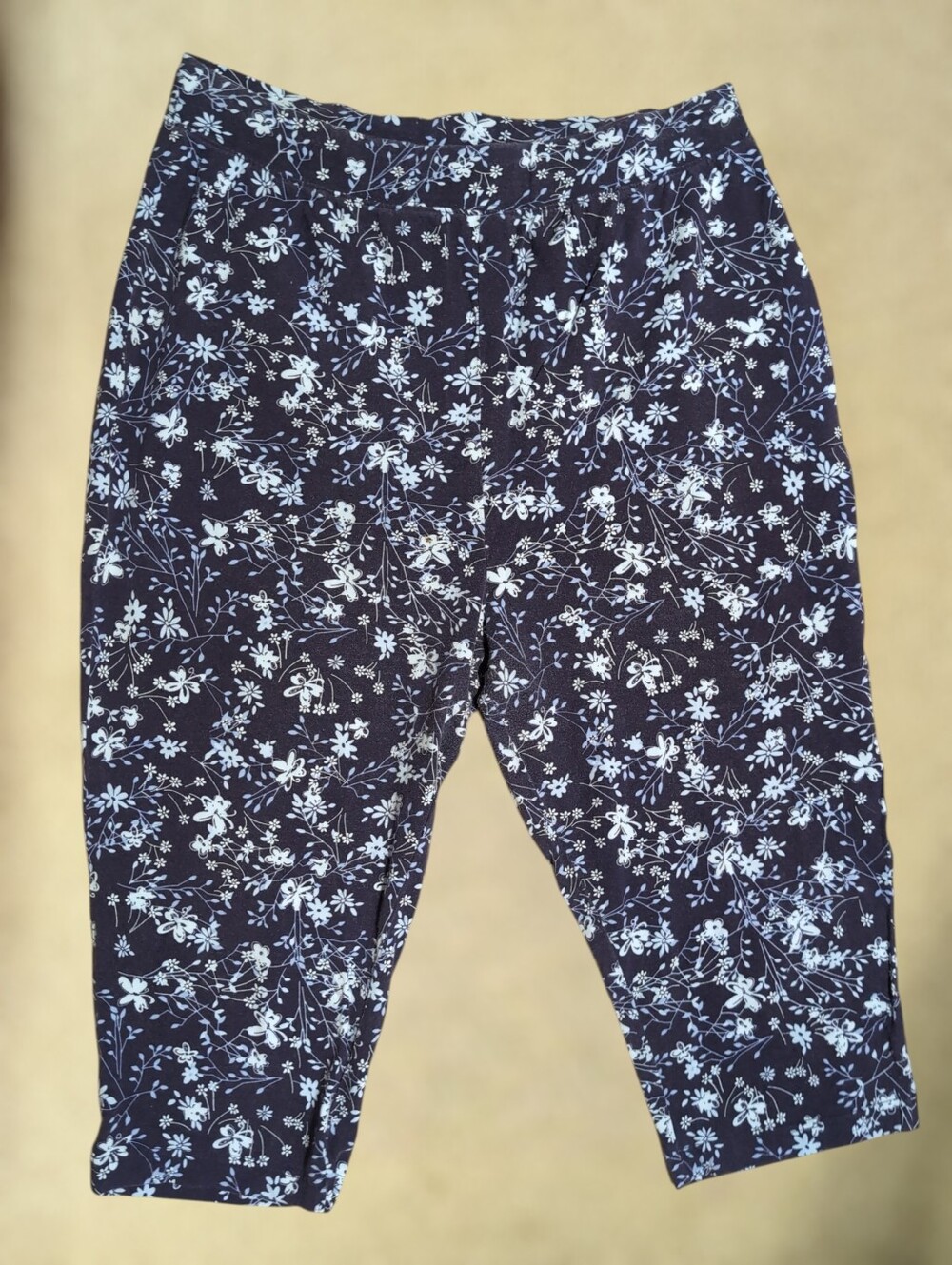 ❤️ Fashion Bug Navy Floral Capri Pants 18/20W